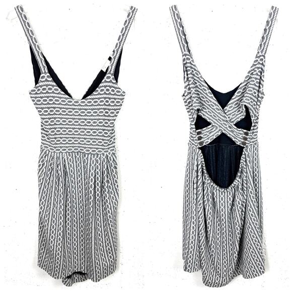 Anthropologie 9-H15 STCL Geometric Mini Dress Open Back Button Detail Gray Large - Picture 1 of 10